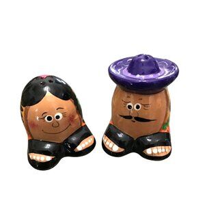 VINTAGE MEXICAN COUPLE HAND PAINTED CLAY SALT & PEPPER SHAKER SET